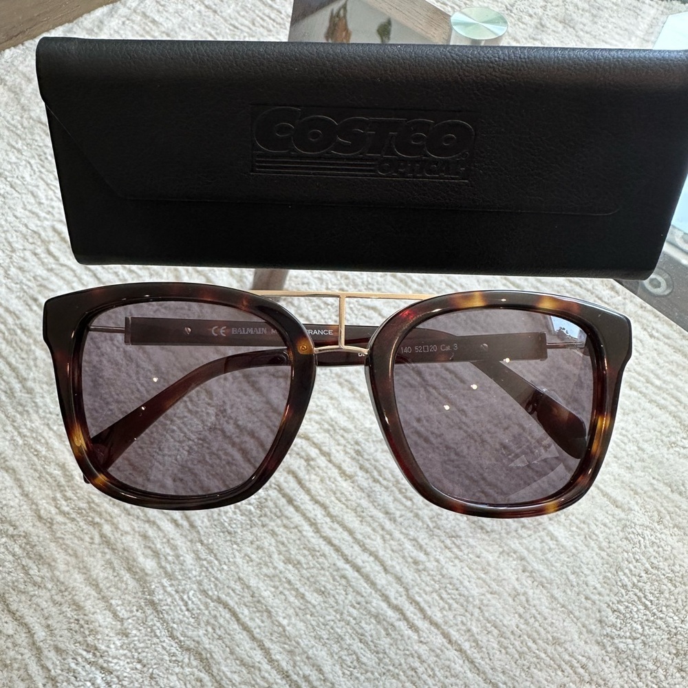 Balmain Paris Tortoise and Gold Women’s Sunglasses size 52-20-140